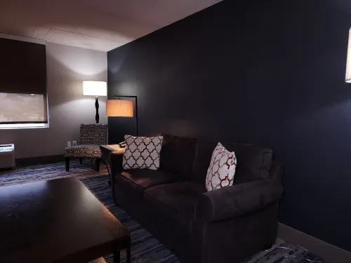Skyline Hotel Detroit Airport, SureStay Collection by BW Rooms Photos