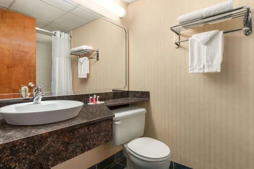 Ramada by Wyndham Fredericton Rooms Photos