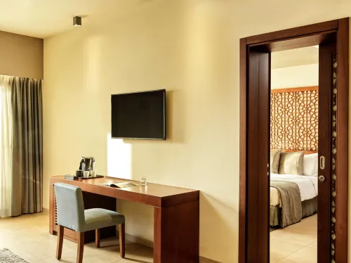 Fanar Hotel & Residences Huoneet Photos