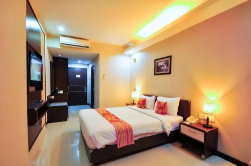 Daima Hotel Padang Photos