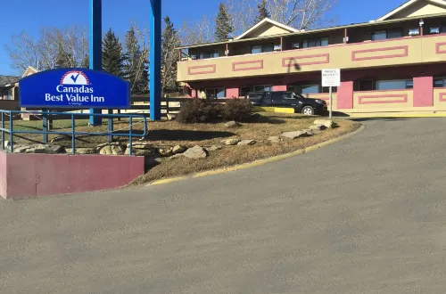 Canadas Best Value Inn Chinook Station Exterior Photos
