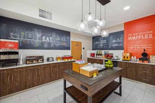 Hampton Inn Houston-Brookhollow Dining Photos