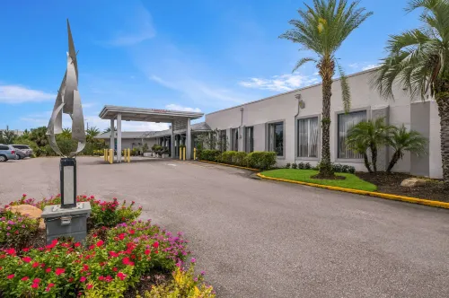 Clarion Inn & Suites Across from Universal Orlando Resort Public Areas Photos