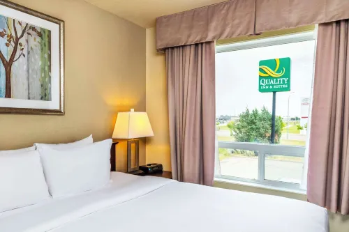 Quality Inn & Suites Yorkton Kamar Photos