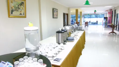 Pia Hotel Cirebon Spisning Photos