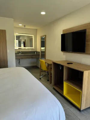 Days Inn by Wyndham Bakersfield Chambres Photos