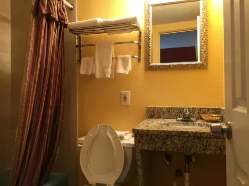 Budget Inn - St. Petersburg Rooms Photos