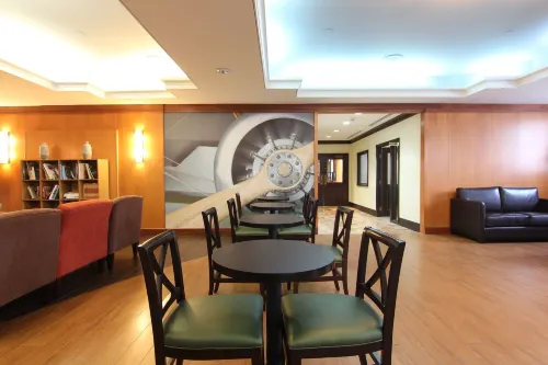 Best Western Premier Toronto Airport Carlingview Hotel Area Publik Photos