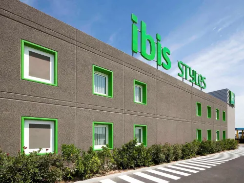 Hotel Ibis Styles Lleida Torrefarrera Esterni Photos