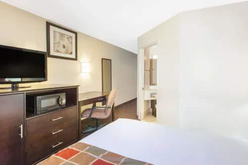 Travelodge by Wyndham Romulus Detroit Airport Zimmer Photos