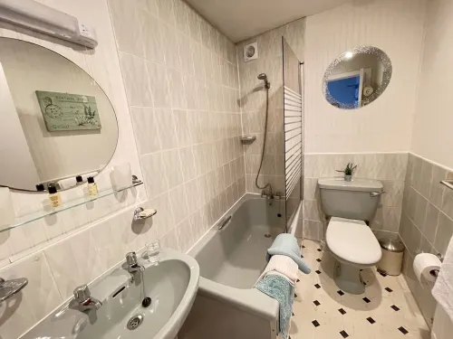 White Court Llandudno Rooms Photos