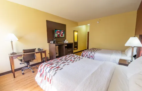Red Roof Inn & Suites Indianapolis Airport Photos