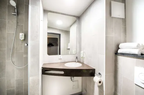 B&B HOTEL Baden-Airpark Zimmer Photos