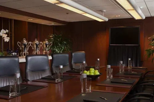 Hilton Chicago O'Hare Airport Business Facilities Photos