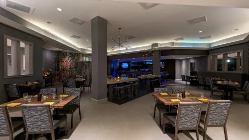 Crowne Plaza Edison Dining Photos