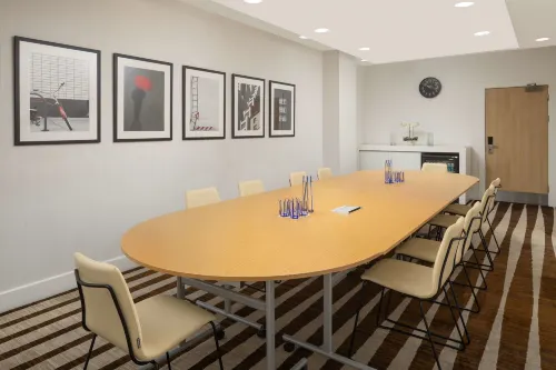 Hampton by Hilton London Gatwick Airport Business Facilities Photos