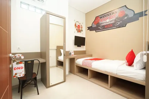OYO 614 Graha 8 Syariah Kamar Photos