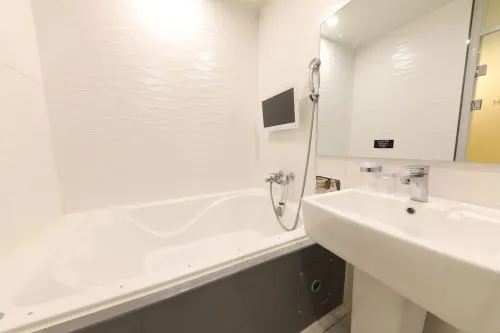 HY Realty Hotel Photos