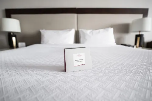 Crowne Plaza Edison Rooms Photos