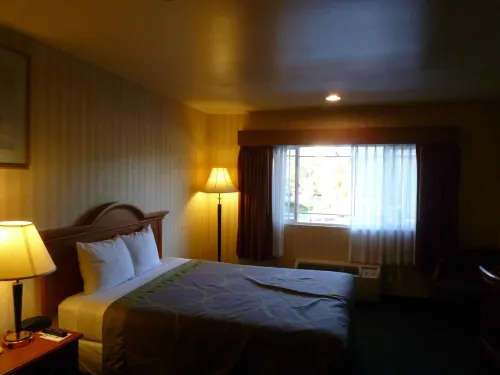 Super 8 by Wyndham Anaheim/Disneyland Drive Photos