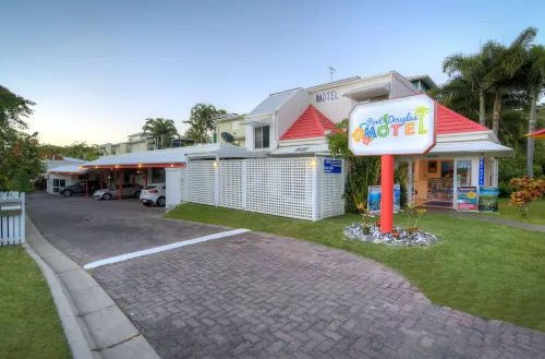 Port Douglas Motel Exterior Photos
