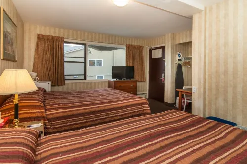 Canadas Best Value Inn Chinook Station Rooms Photos