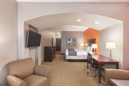 La Quinta Inn & Suites by Wyndham Houston Bush Intl Airpt E Photos