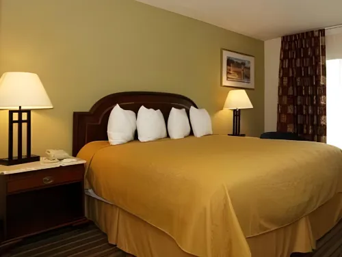 Quality Inn & Suites Pensacola Bayview Rooms Photos