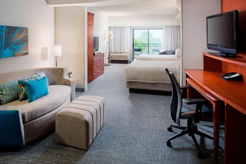 Courtyard San Antonio SeaWorld®/Westover Hills Rooms Photos