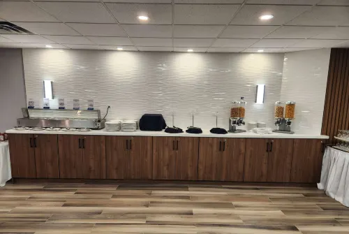 Ramada by Wyndham London Restauration Photos