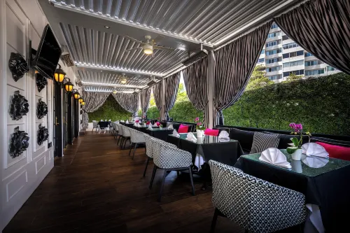 Beverly Hills Plaza Hotel & Spa Dining Photos