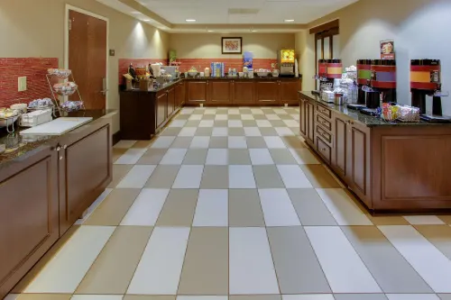 Hampton Inn by Hilton Garden City Long Island Restauration Photos