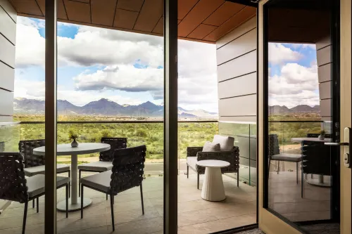 Hilton North Scottsdale at Cavasson Dining Photos