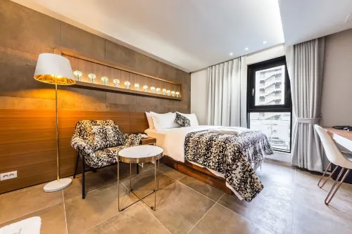 The Post Hotel Kamar Photos