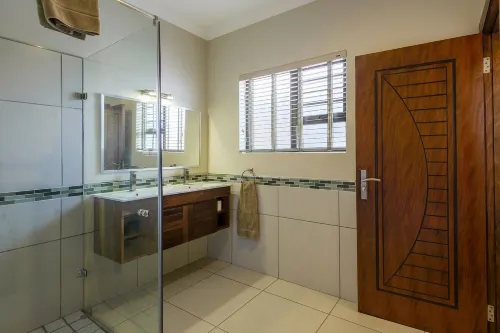 The Kingdom Resort Kamar Photos