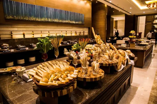 Sheraton Grand Palace Indore Dining Photos