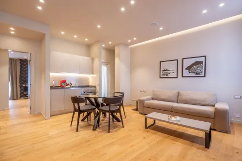 Oriana Homèl Verona Kamar Photos