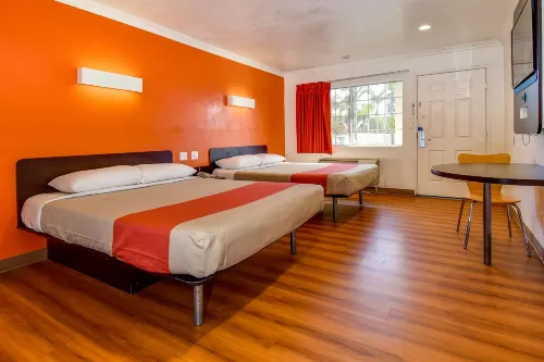 Motel 6 Garden Grove, CA Photos