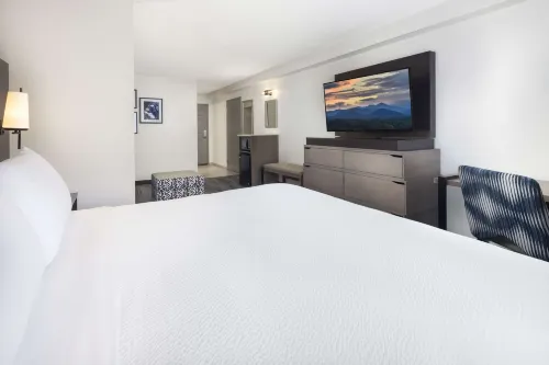 Country Inn & Suites by Radisson Asheville Downtown Tunnel Road Photos
