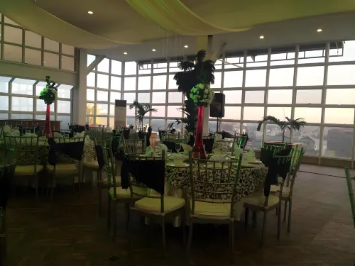 Queen Margarette Hotel - Downtown Dining Photos