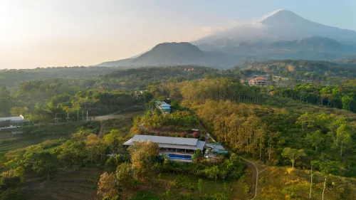 Royal Caravan Hotel & Outbound Trawas Dekat Hotel Photos