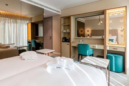 Luster Hotel Photos