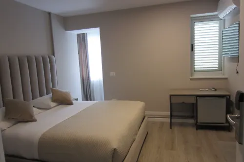 Freddy's Hotel Photos