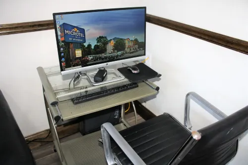Microtel Inn & Suites by Wyndham Atlanta Airport Business Photos