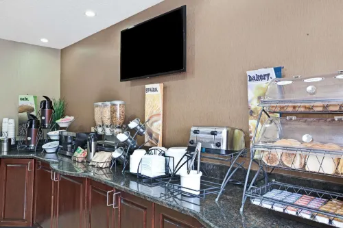 Microtel Inn & Suites by Wyndham Charleston WV Dining Photos