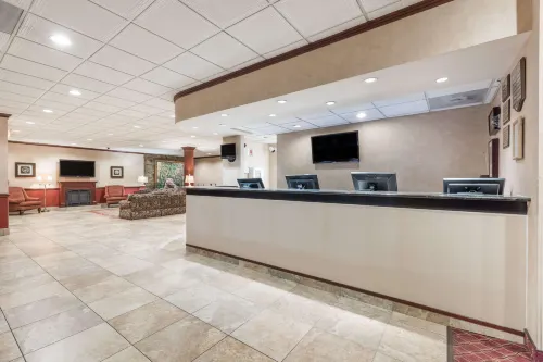 Ramada by Wyndham State College Hotel & Conference Center Espaces publics Photos