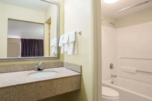 Knights Inn Antioch Camere Photos