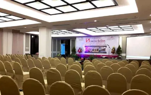 Swiss-Belinn Tunjungan, Surabaya Fasilitas Bisnis Photos