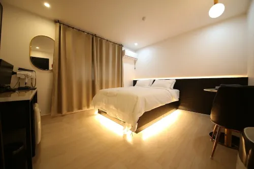 The Leeds Hotel Photos