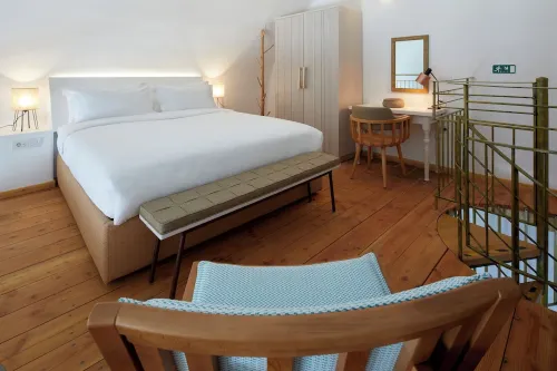 Sea Breeze Santorini Beach Resort, Curio Collection by Hilton Chambres Photos